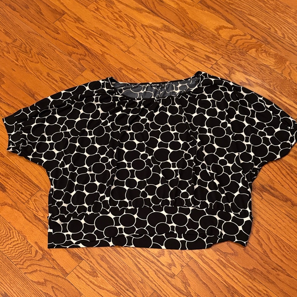 Apt. 9 Stylish Black and White Women's Top Size 3X EUC